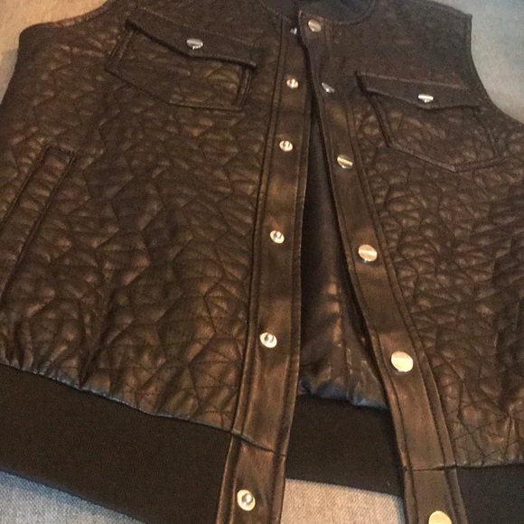 Black Vest - Picture 2 of 4